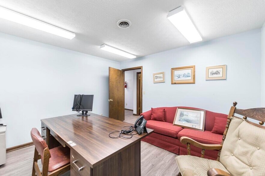 More Photos Of 231 Riverview, Oglethorpe Office For Sale