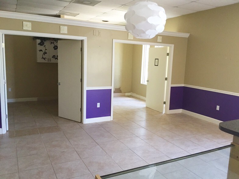 More Photos Of 2528-2548 Northbrooke Plaza Dr, Naples Storefront Retail Office For Lease