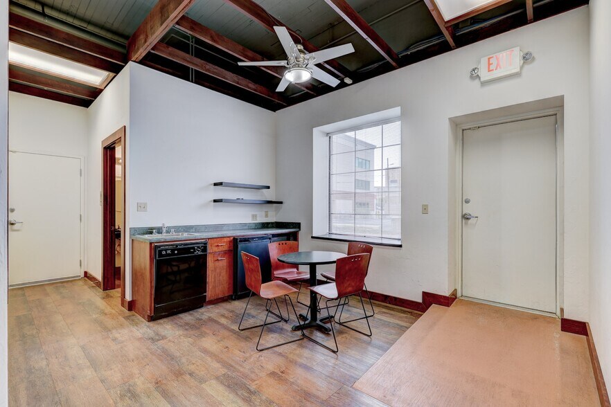 More Photos Of 411 NW 5th St, Oklahoma City Flex For Sale