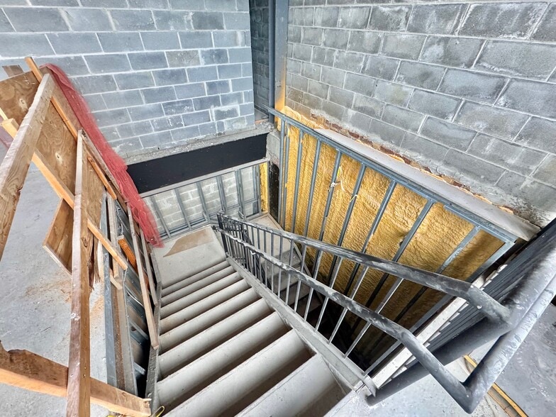 More Photos Of 21480 Jamaica Ave, Jamaica Auto Repair For Sale