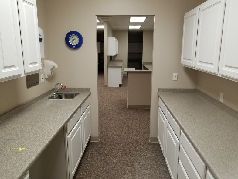 More Photos Of 239 Ash St, Tipton Medical For Lease