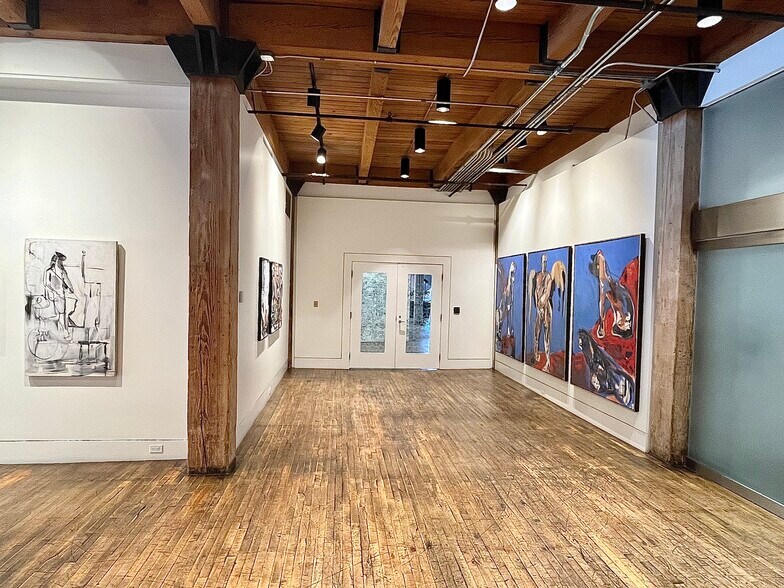 More Photos Of 2020 Baltimore Ave, Kansas City Office For Lease