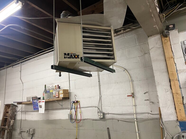 More Photos Of 840 Cayuga Creek Rd, Buffalo Auto Repair For Sale