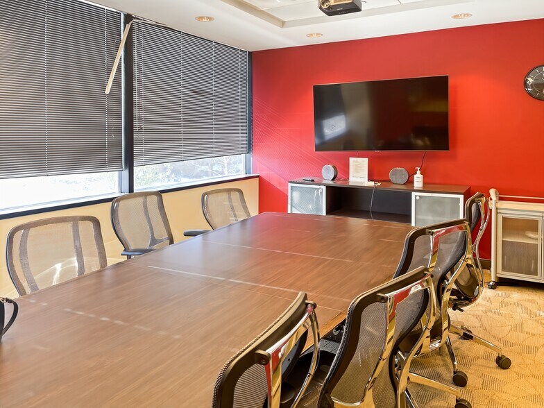 More Photos Of 1 Meadowlands Plz, East Rutherford Coworking Space