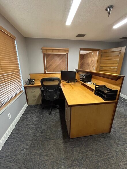 More Photos Of 11000 Metro Pky, Fort Myers Warehouse For Sale