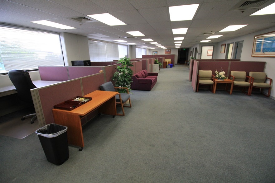 More Photos Of 99-061 Koaha Way, Aiea Warehouse For Lease