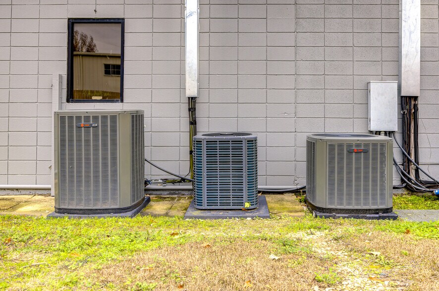 More Photos Of 6889 Paxton Rd, Vicksburg Office For Sale