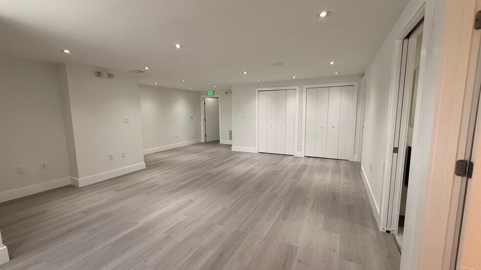More Photos Of 8335 NW 64th St, Medley Light Distribution For Sale