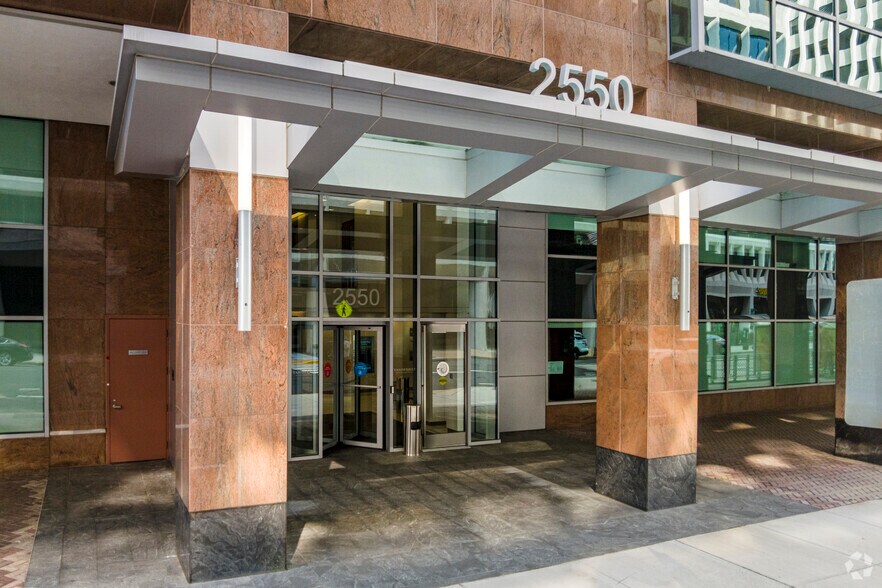 More Photos Of 2550 S Clark St, Arlington Office For Sale