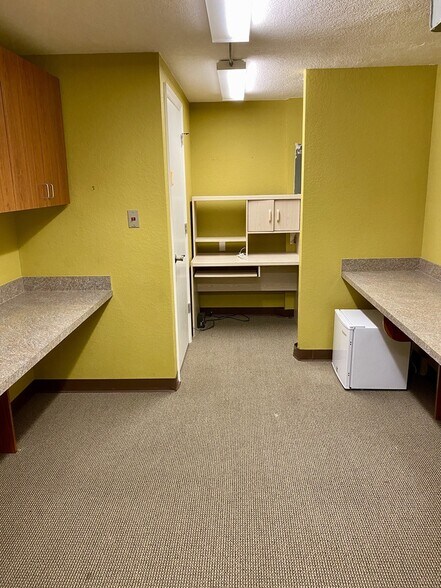 More Photos Of 473 S Indiana Ave, Englewood Coworking Space