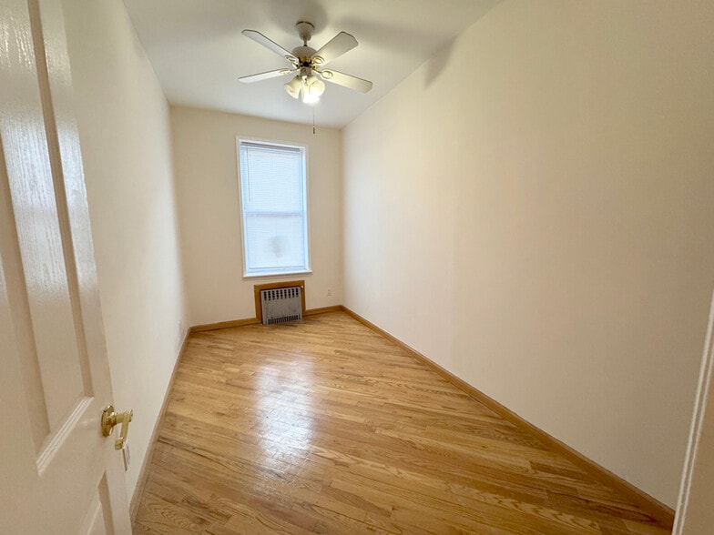 More Photos Of 6308 Bay Pky, Brooklyn Flex For Sale