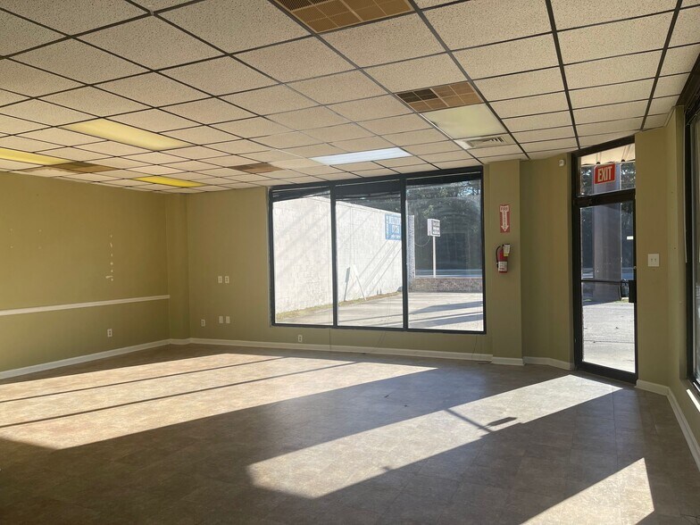 More Photos Of 1911 Lejeune Blvd, Jacksonville Storefront Retail Office For Lease