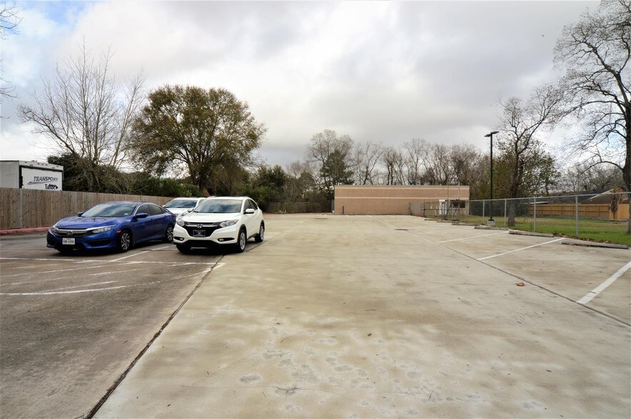 More Photos Of 4909 W Pasadena Blvd, Deer Park Office For Sale