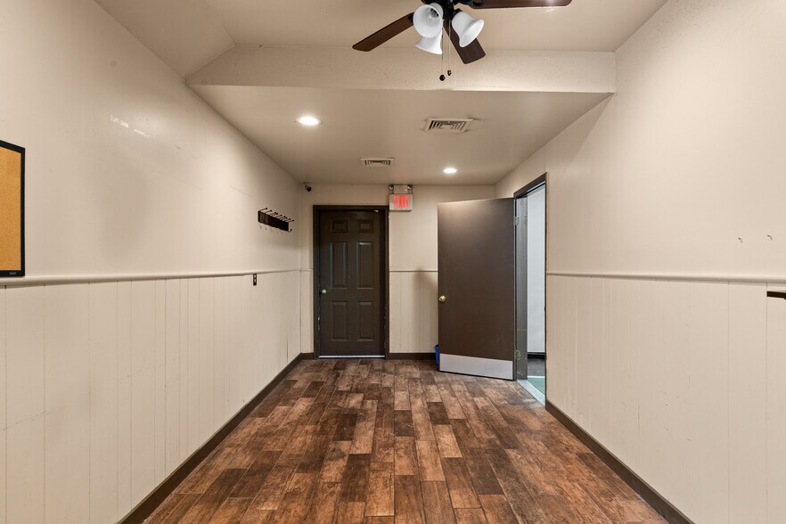 More Photos Of , Bloomingdale General Retail For Sale