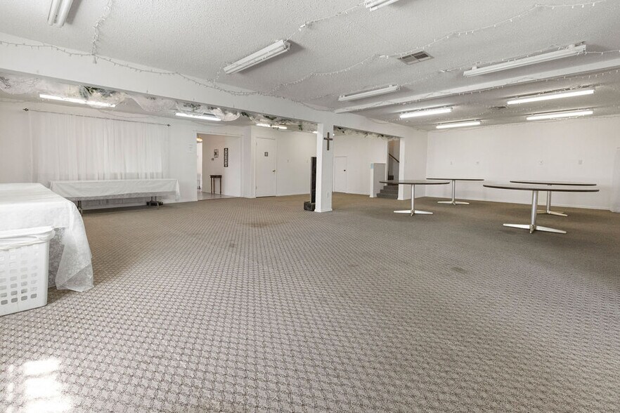 More Photos Of 58225 US-60, Fairland General Retail For Sale