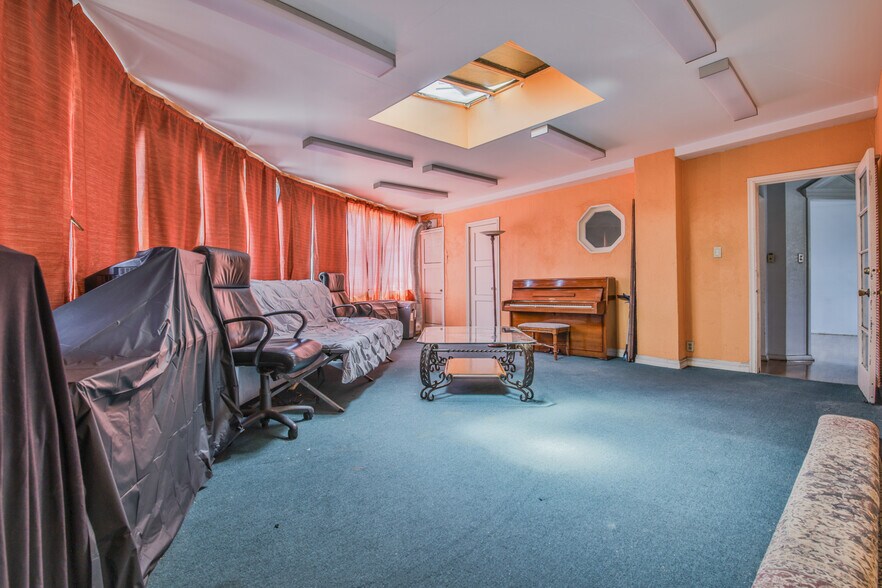 More Photos Of 5221 E Beverly Blvd, East Los Angeles Storefront Retail Residential For Sale