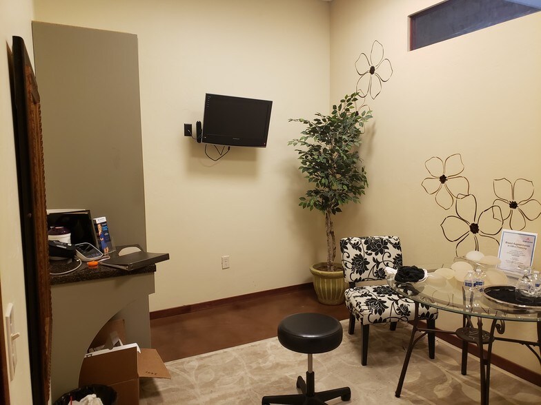 More Photos Of 7525 S Union Park Ave, Sandy Bank For Sale