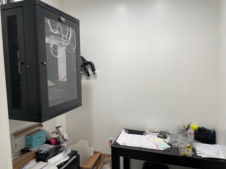 More Photos Of 121 Main St, Oswego Restaurant For Lease