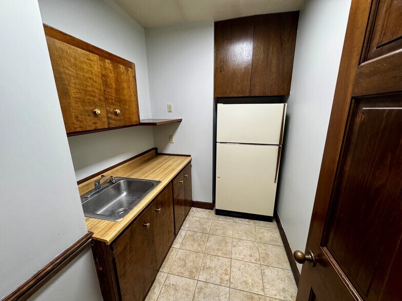 More Photos Of 6800 W 107th St, Overland Park Office For Sale