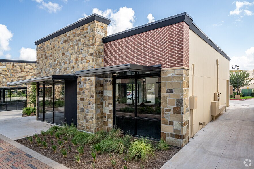 More Photos Of 18722 University Blvd, Sugar Land Unknown For Lease