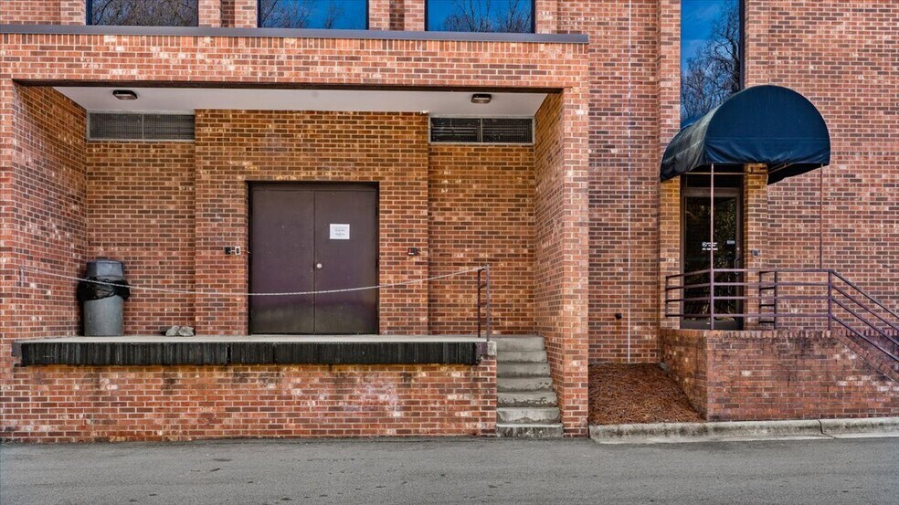 More Photos Of 1823 Eastchester Dr, High Point Office For Lease