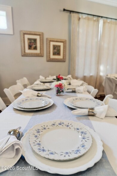More Photos Of 1908 Gloucester St, Brunswick Restaurant For Sale