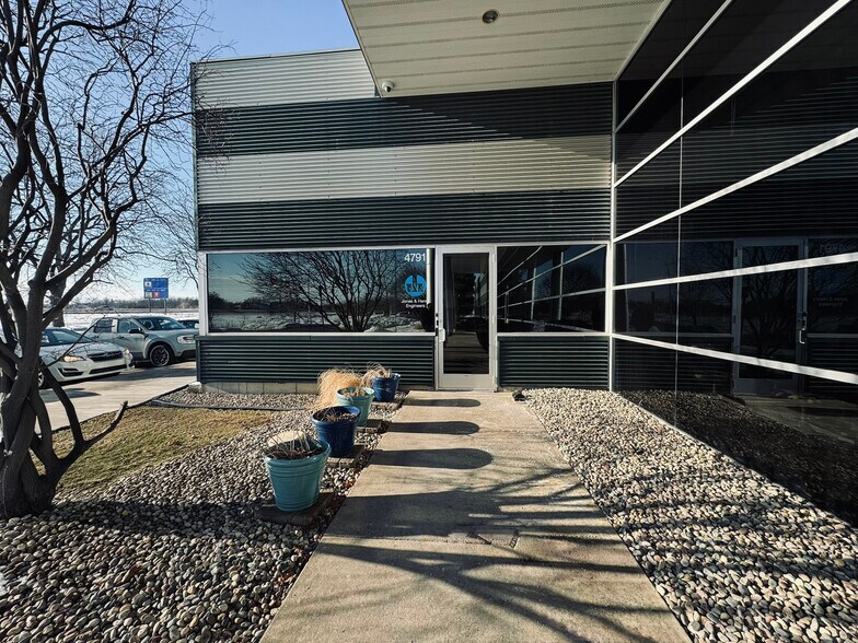 More Photos Of 4775 Campus Dr, Kalamazoo Office For Sale