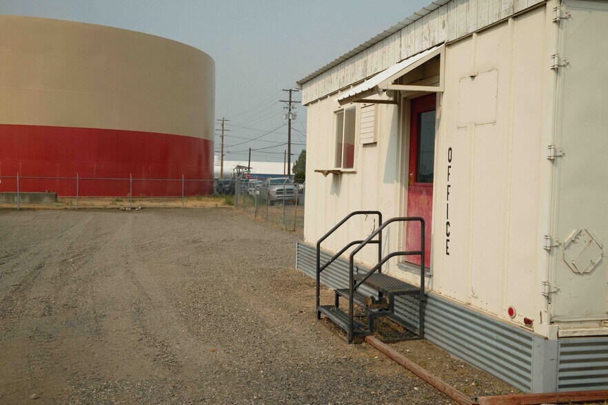 More Photos Of 205 SE Railroad Blvd, Redmond Warehouse For Lease