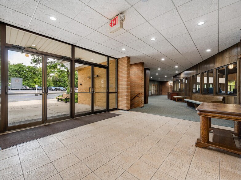 More Photos Of 47 Church St, Lake Zurich Religious Facility For Sale