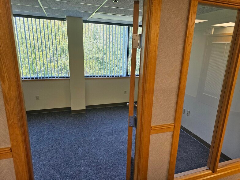 More Photos Of 30 Massachusetts Ave, North Andover Office For Lease