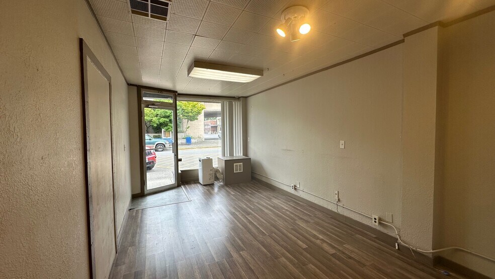 More Photos Of 201 Allen St, Kelso Storefront Retail Office For Lease