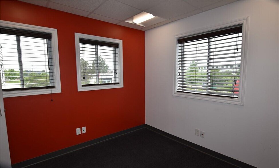 More Photos Of 2627 Edinburgh Pl, Ottawa Warehouse For Lease