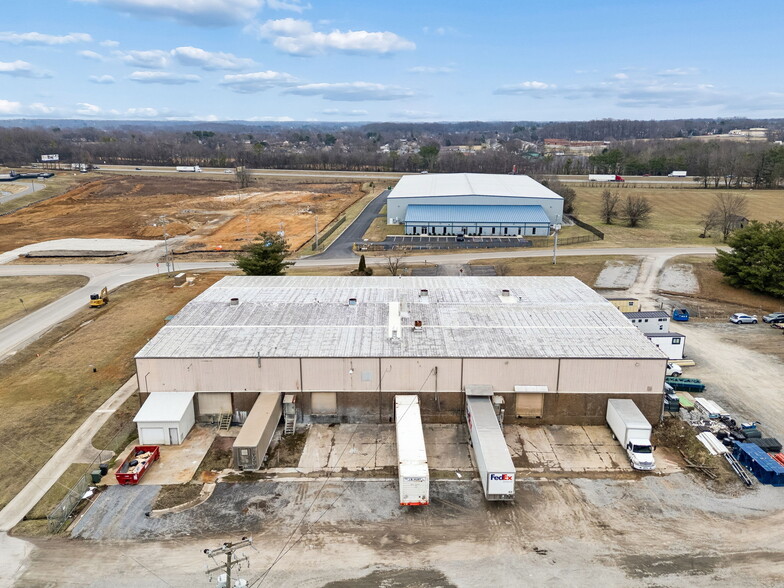 More Photos Of 411 Industrial Dr, White House Manufacturing For Lease