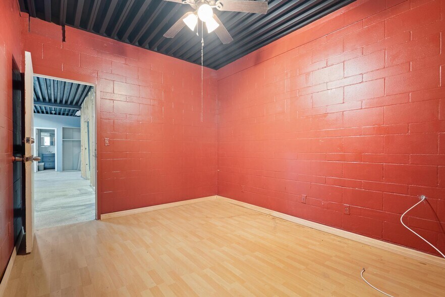 More Photos Of 325 E Lemon St, Tarpon Springs Warehouse For Sale