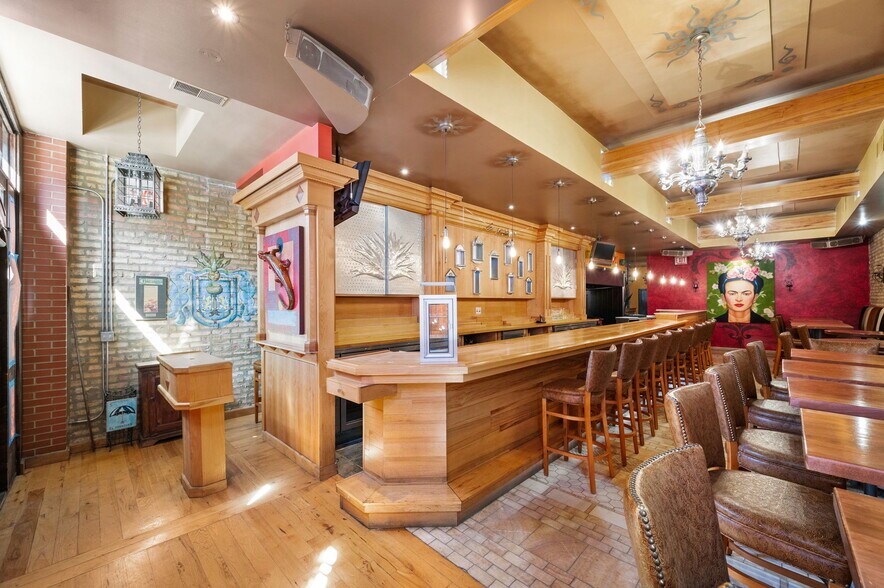 More Photos Of 3115 N Lincoln Ave, Chicago Restaurant For Sale