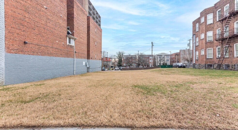 More Photos Of 2445 Lakeview Ave, Baltimore Apartments For Sale