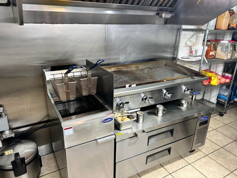 More Photos Of 107 N Church St, Selma Convenience Store For Sale