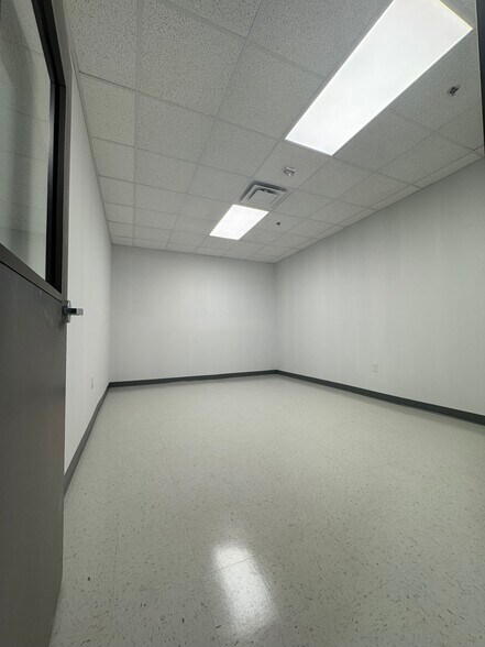 More Photos Of 1001-1003 S Bishops Ave, Rolla General Retail For Lease