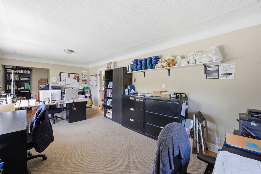 More Photos Of 58 King St W, Hamilton Office For Sale