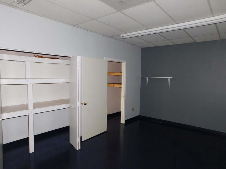 More Photos Of 813 N Lake Parker Ave, Lakeland Freestanding For Lease