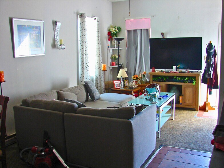 More Photos Of 111 N Poplar St, Mount Olive Apartments For Sale