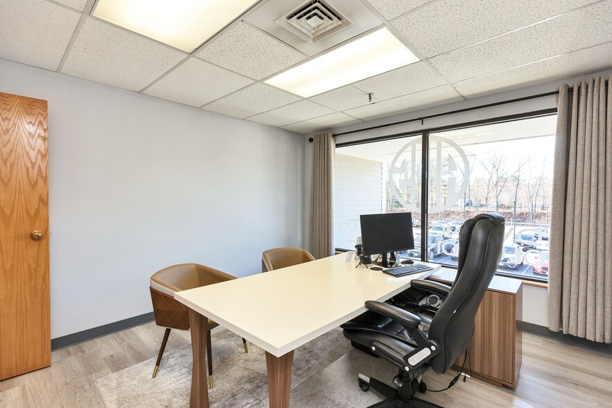 More Photos Of 254 N Broadway, Salem Storefront Retail Office For Sale