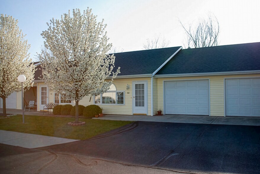 More Photos Of 1320 Knoll Crest Dr, Kendallville Apartments For Sale