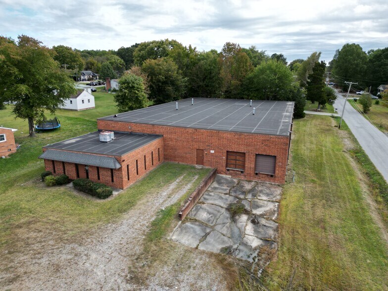 Primary Photo Of 900 Baker Rd, High Point Warehouse For Sale