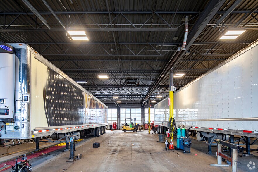 More Photos Of 6950 Tomken Rd, Mississauga Truck Terminal For Sale