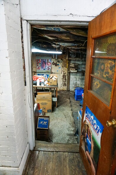 More Photos Of 109 Wilburn Valley Rd, Pearisburg General Retail For Sale