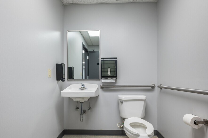 More Photos Of 961 Spring Creek Rd, East Ridge Medical For Lease