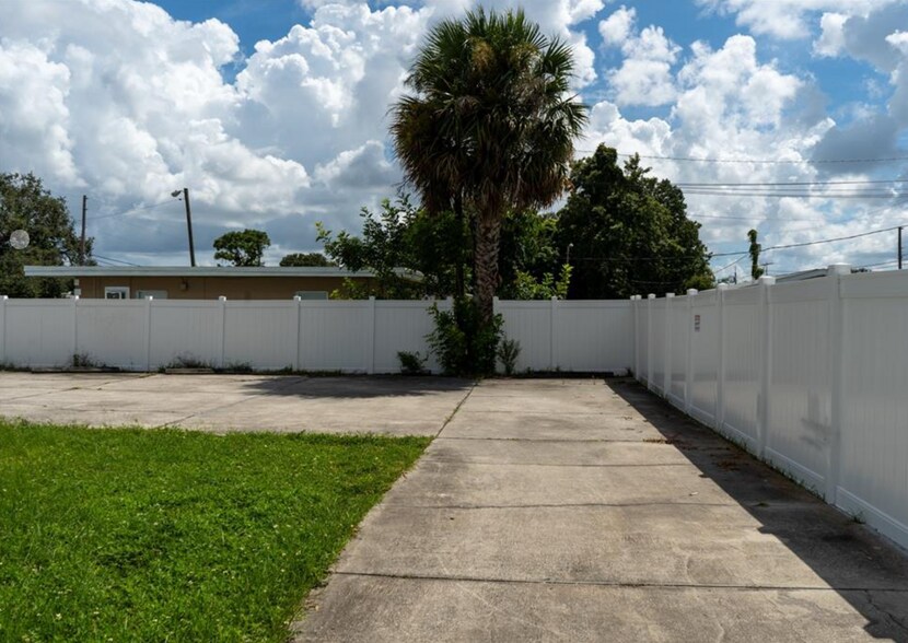 More Photos Of 10589 Seminole Blvd, Largo Apartments For Sale