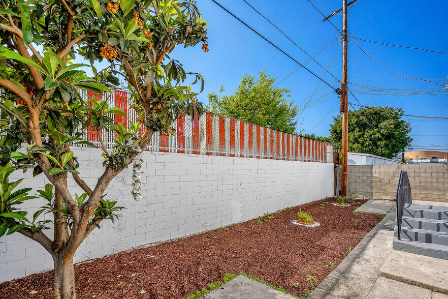 More Photos Of 123 S Westmoreland Ave, Los Angeles Apartments For Sale