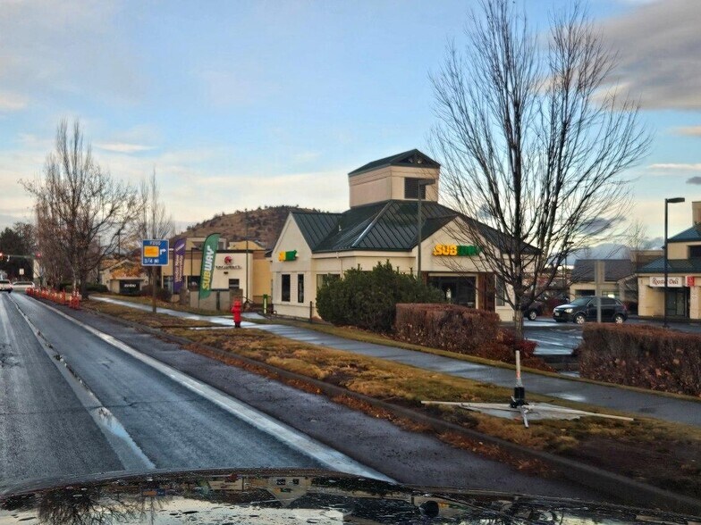 More Photos Of 515 NE Bellevue Dr, Bend Fast Food For Sale